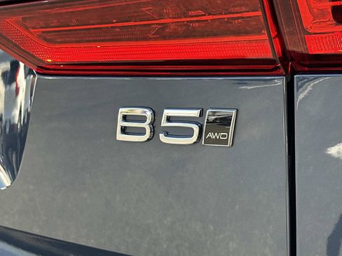 Certified 2023 Volvo XC60 B5 Plus w/ Climate Package image 28