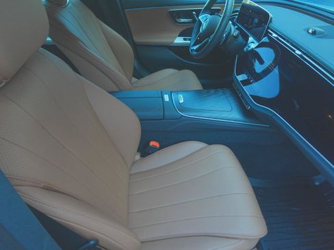 Used 2024 Mercedes-Benz E 350 4MATIC Sedan w/ Driver Assistance Package image 17