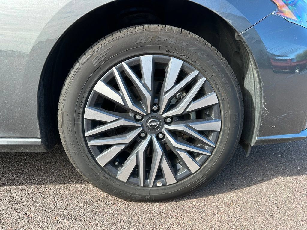 Used 2025 Nissan Altima 2.5 SV AWD/4WD image 38