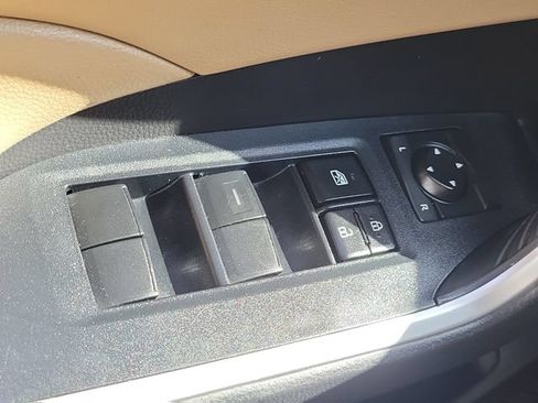 Used 2022 Toyota RAV4 LE AWD/4WD image 17