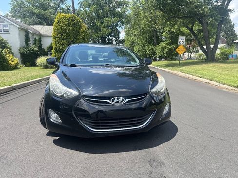 Used 2013 Hyundai Elantra GLS w/ Preferred Pkg FWD image 3