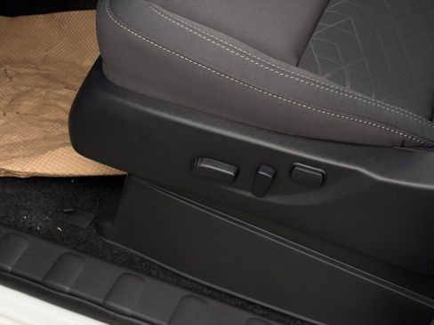 New 2026 Nissan Frontier SV image 13