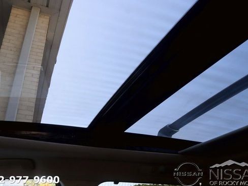 Used 2022 Nissan Pathfinder SL w/ SL Premium Package image 31