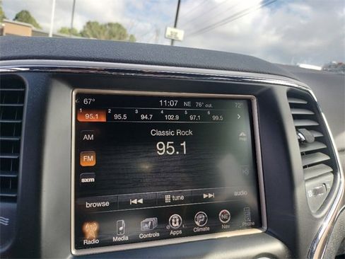 Used 2017 Jeep Grand Cherokee Limited image 37