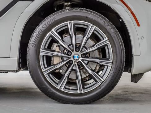 Used 2022 BMW X6 xDrive40i w/ M Sport Package AWD/4WD image 13