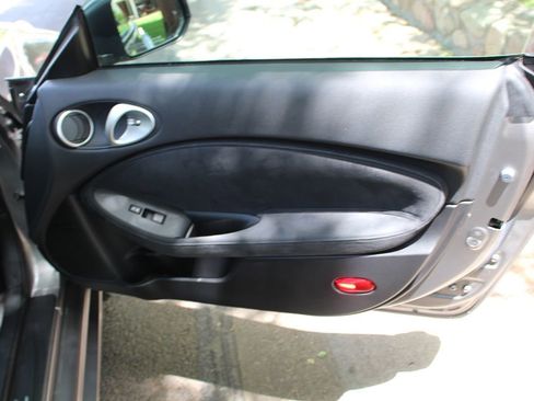 Used 2009 Nissan 370Z Touring RWD image 14