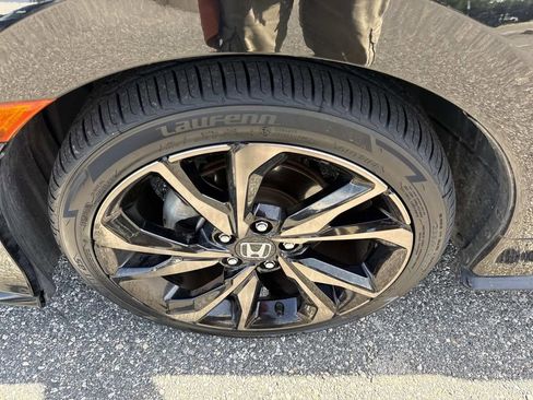 Used 2018 Honda Civic Sport image 12