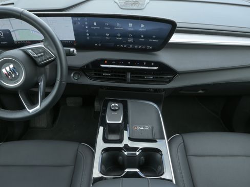 Used 2025 Buick Enclave Preferred FWD image 13