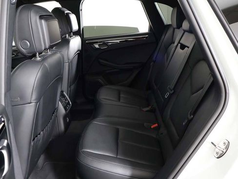 Used 2025 Porsche Macan image 39