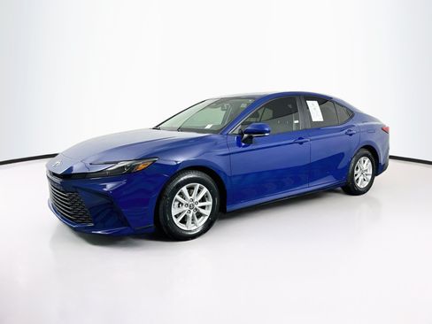 Used 2025 Toyota Camry LE FWD image 3
