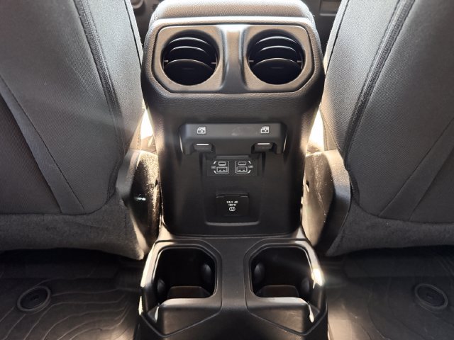 Used 2022 Jeep Wrangler Unlimited Sahara w/ LED Lighting Group AWD/4WD image 27