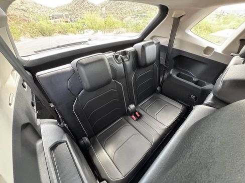 Used 2018 Volkswagen Tiguan SEL Premium w/ 3rd Row Seat Package image 12