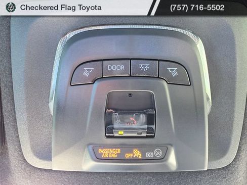 Used 2025 Toyota Corolla SE FWD image 9