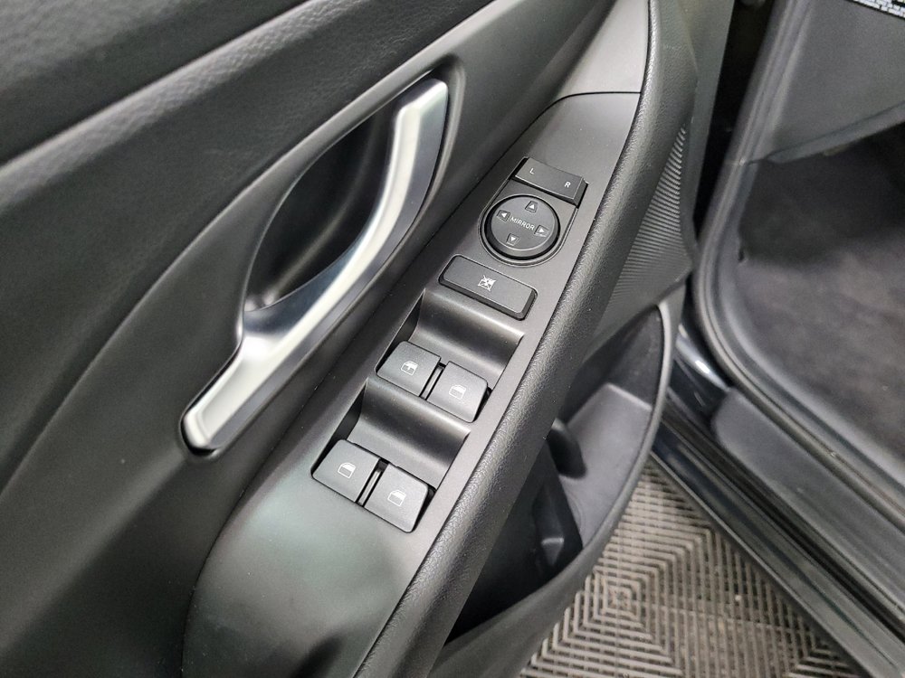 Used 2020 Hyundai Elantra GT FWD image 27