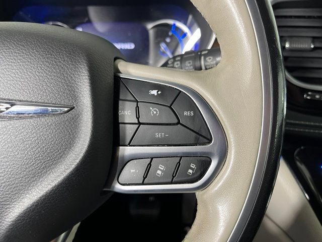 Used 2021 Chrysler Pacifica Limited FWD image 21