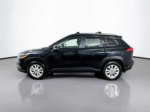 Used 2025 Toyota Corolla Cross LE w/ Moonroof Package AWD/4WD image 5