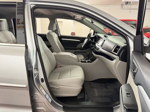 Used 2016 Toyota Highlander LE w/ Protection Package #3 AWD/4WD image 34