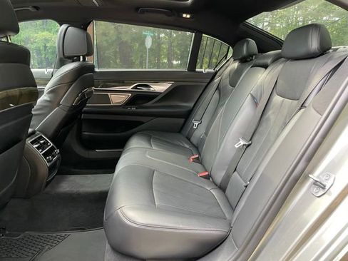 Used 2020 BMW 750i xDrive AWD/4WD image 15