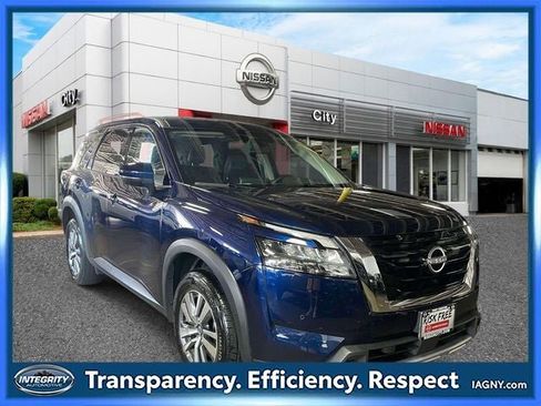 Used 2025 Nissan Pathfinder SL AWD/4WD image 1