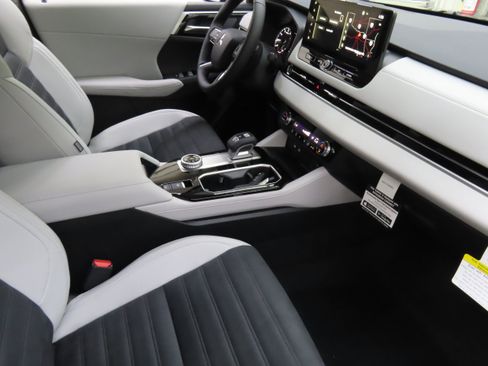 New 2025 Mitsubishi Outlander SE image 24