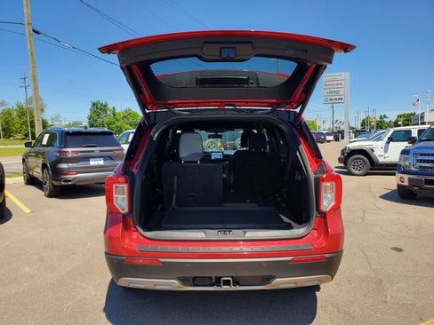 Used 2020 Ford Explorer XLT w/ Equipment Group 202A AWD/4WD image 28