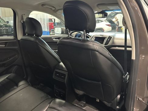 Used 2019 Ford Edge SEL w/ Equipment Group 201A AWD/4WD image 34