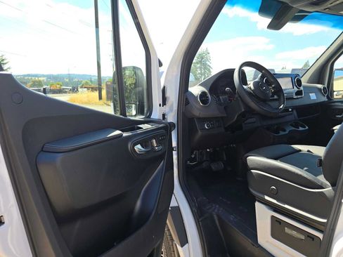 Used 2026 Mercedes-Benz Sprinter 2500 image 18