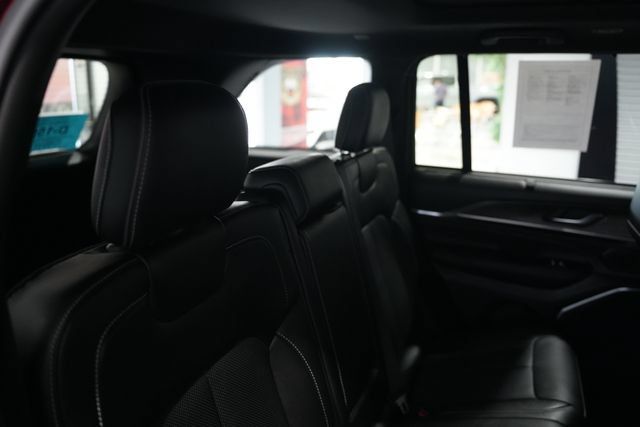 Used 2023 Jeep Grand Cherokee Overland w/ Adv Protech Group III AWD/4WD image 19