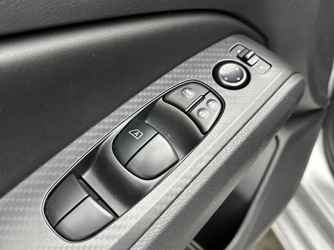 Used 2025 Nissan Altima 2.5 SV image 11