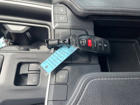 Used 2024 Toyota Grand Highlander XLE AWD/4WD image 32