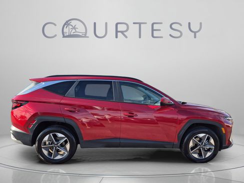 Certified 2025 Hyundai Tucson SEL AWD/4WD image 6