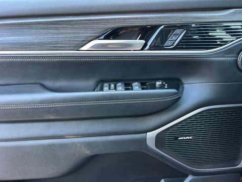 Used 2024 Jeep Wagoneer Series II w/ Flexible Seating Group image 12