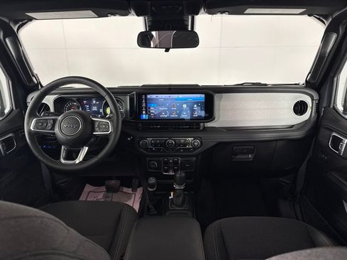 Certified 2025 Jeep Wrangler Unlimited Sahara AWD/4WD image 40