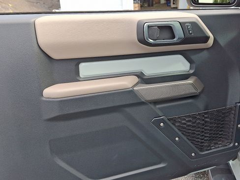 Used 2023 Ford Bronco Wildtrak image 12