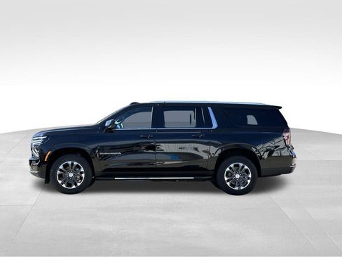 New 2026 Chevrolet Suburban LT image 9