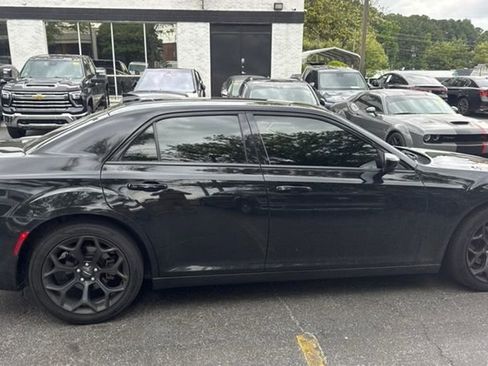 Used 2019 Chrysler 300 S RWD image 4
