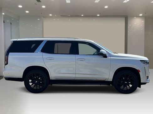 Used 2021 Cadillac Escalade Premium Luxury w/ LPO, Illumination Package AWD/4WD image 5