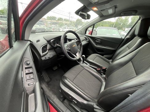 Used 2017 Chevrolet Trax LT w/ LT Convenience Package AWD/4WD image 8