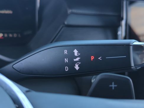 Used 2024 GMC Acadia Elevation image 15