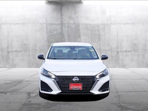 Used 2025 Nissan Altima 2.5 SV FWD image 4