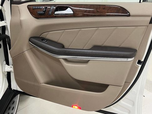 Used 2014 Mercedes-Benz GL 550 GL 550 4MATIC AWD 4dr SUV image 88