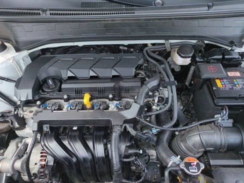 Used 2025 Hyundai Venue SEL FWD image 34