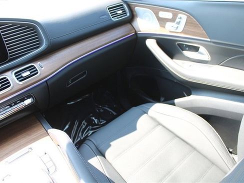 New 2025 Mercedes-Benz GLS 450 4MATIC image 9