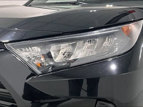 Used 2019 Toyota RAV4 LE AWD/4WD image 38