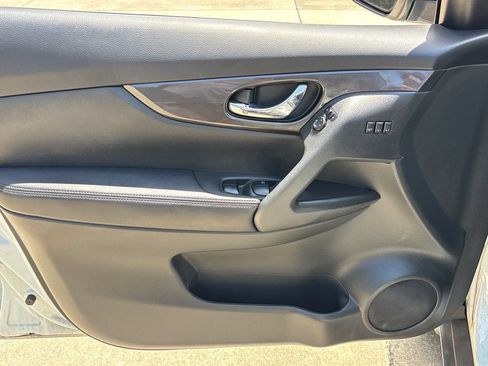Used 2018 Nissan Rogue SV w/ Premium Package AWD/4WD image 15