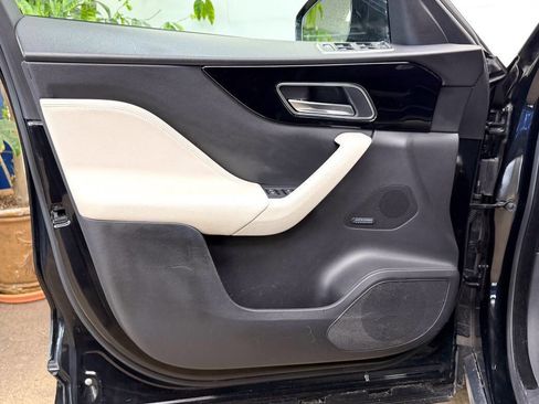 Used 2017 Jaguar F-PACE R-Sport image 42