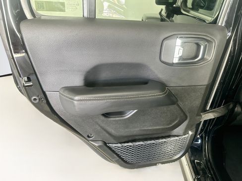 Used 2025 Jeep Wrangler Unlimited Sahara AWD/4WD image 25