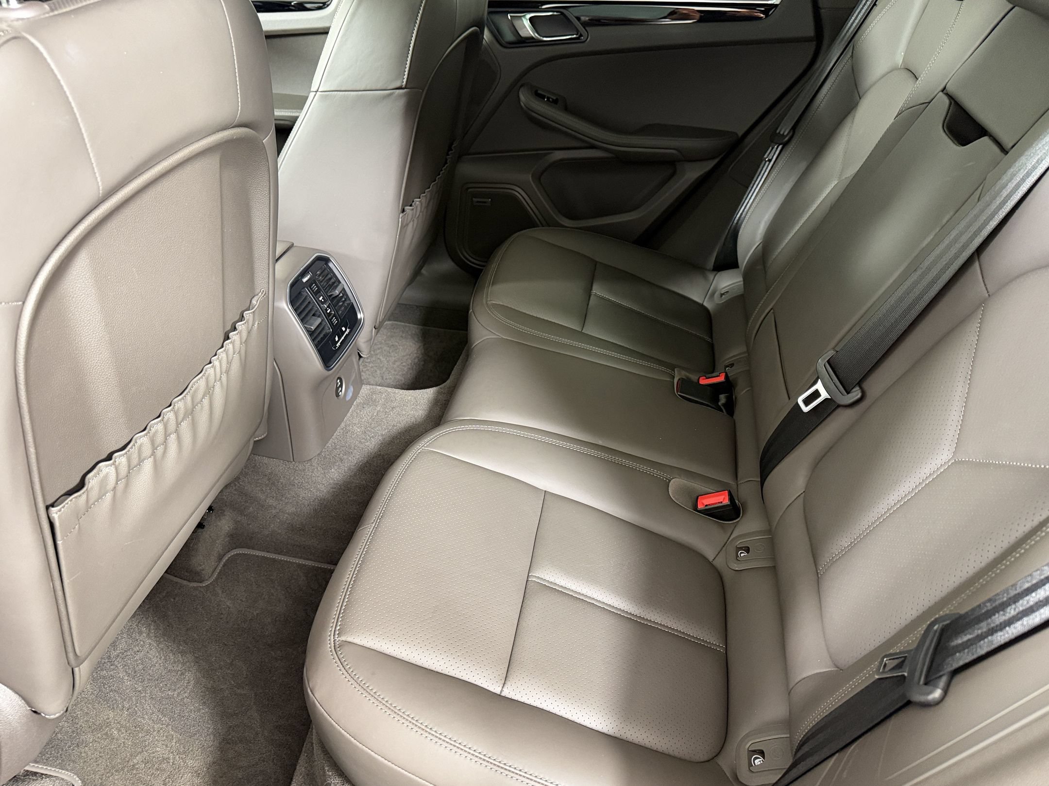 Certified 2024 Porsche Macan S AWD/4WD image 25