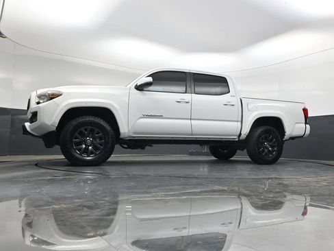 Used 2020 Toyota Tacoma SR5 w/ Technology Package AWD/4WD image 32