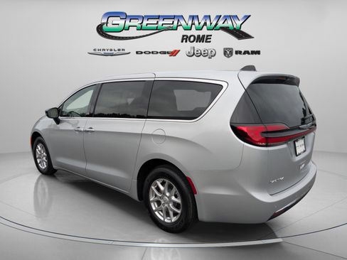 New 2026 Chrysler Pacifica Select image 5